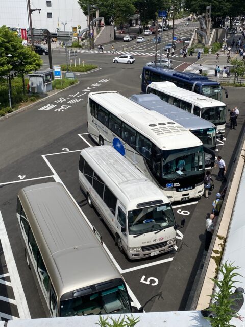 送迎バス勢ぞろい